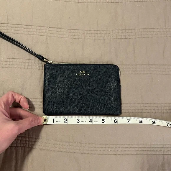 Coach navy blue Textured Wristlet corner zip - Picture 4 of 5